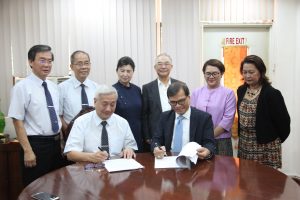 Department of Social Welfare and Development (DSWD) Officer-in-Charge (OIC) Emmanuel A. Leyco (seated right) signs a memorandum of agreement (MoA) with Tzu Chi Foundation Inc. CEO Henry Yunez (seated left) to formalize the Department's partnership with the non-profit organization in providing rice assistance to poor and disadvantaged Filipinos. The MoA signing was also graced by officials from Tzu Chi Foundation, Inc. and DSWD executive committee members, Usec. Malou Turalde-Jarabe (2nd from right) and Usec. Hope Hervilla (right).