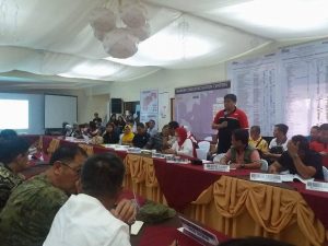 Disaster Response and Management Bureau Director Felino Castro updates the members of Task Force Bangon Marawi on DSWD's assistance to internally displaced persons during a meeting held in the city.